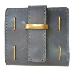 محفظه رمادي بقفل نحاسي